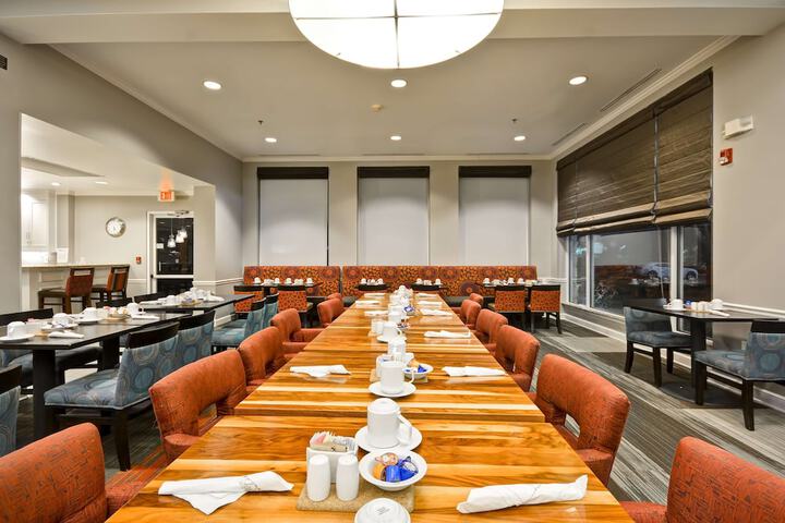 Dining 40 of 48
