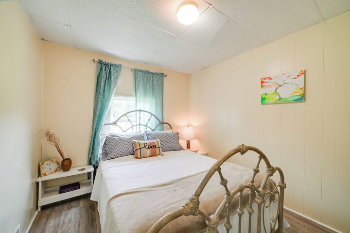 Serene Mcewen Cottage 2 Mi to Golf Course!