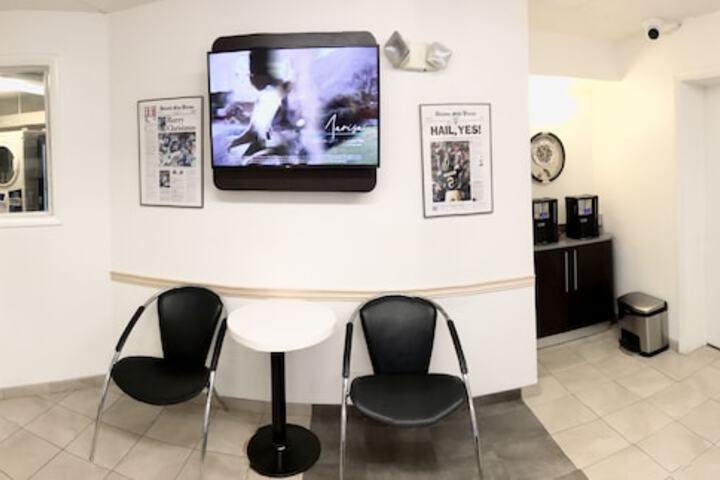 Travelodge by Wyndham Madison Heights MI