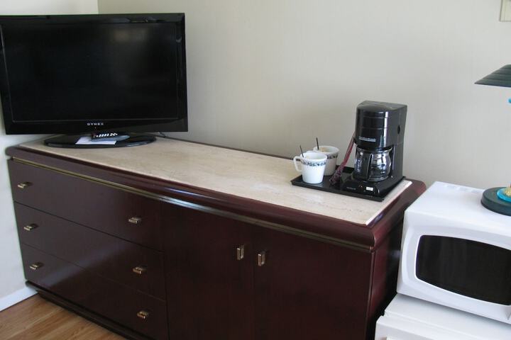 Room 9 of 37