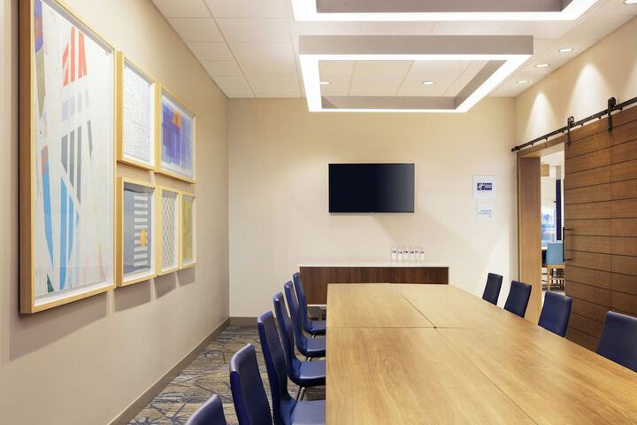 Holiday Inn Express and Suites Colby by IHG