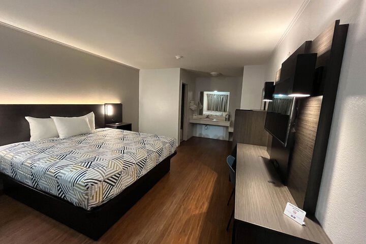 Room 32 of 33
