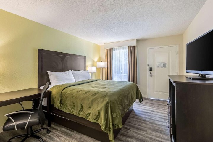 Room 30 of 43