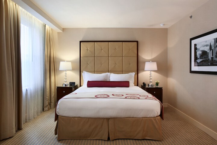 Room 32 of 81
