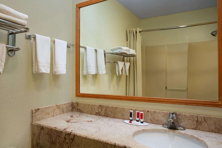 Room 10 of 25