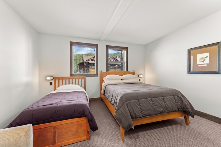 Room 33 of 46