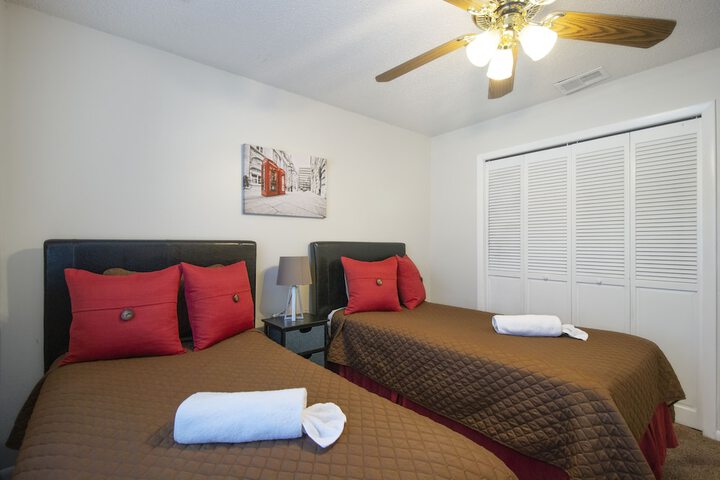Tampa Bay- Large Pool home- Private Heated Pool!