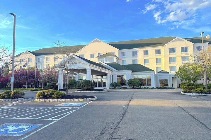 Arnot Grand Hotel & Suites