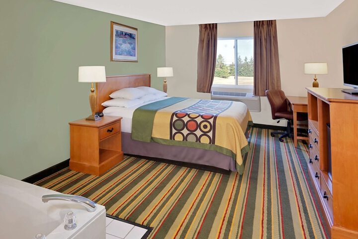 Super 8 by Wyndham Mt. Pleasant