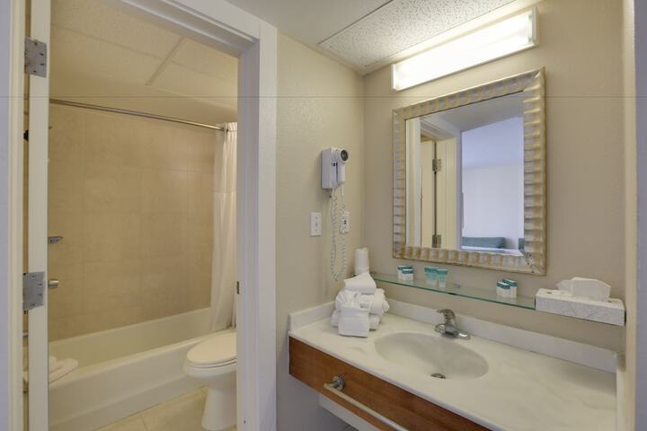 Room 16 of 34