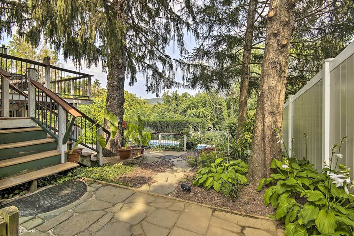 Harpers Ferry Apartment w / Private Pool & Hot Tub!