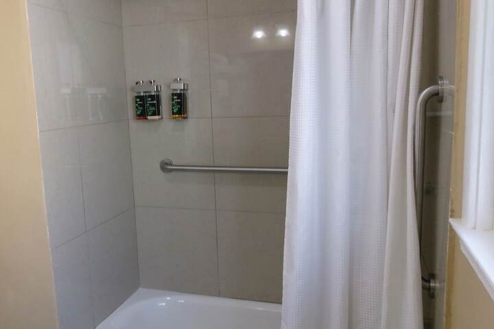 Room 8 of 32
