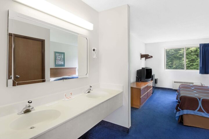 Room 4 of 21