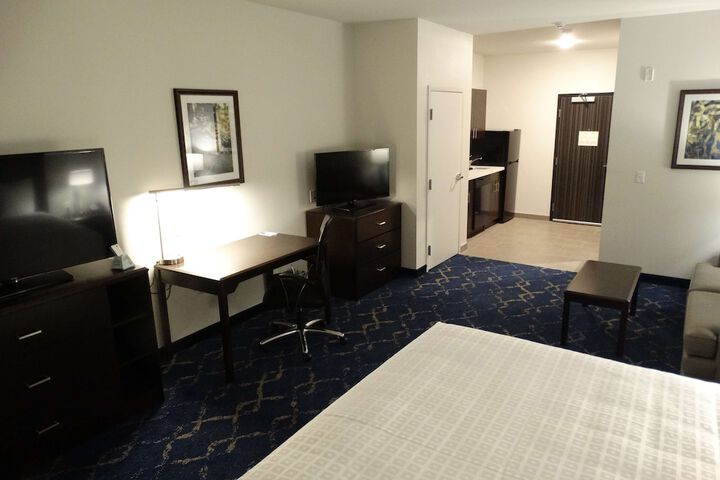 Room 17 of 34