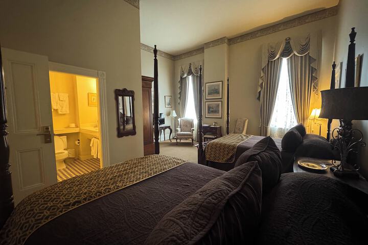 Room 103 of 142