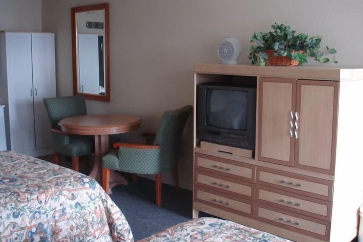 Room 8 of 19