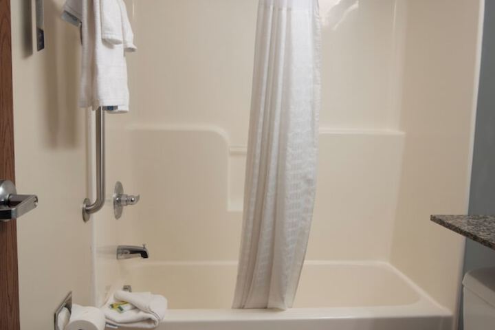 Room 32 of 46