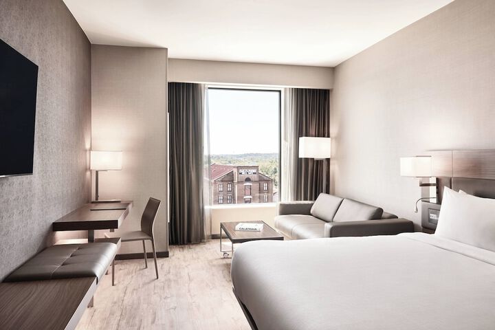 AC Hotel by Marriott Columbus Downtown