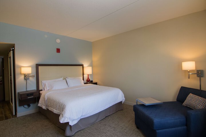 Hampton Inn & Suites Tulsa Downtown