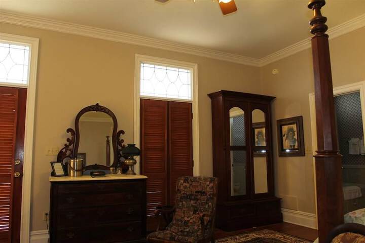 Room 85 of 109