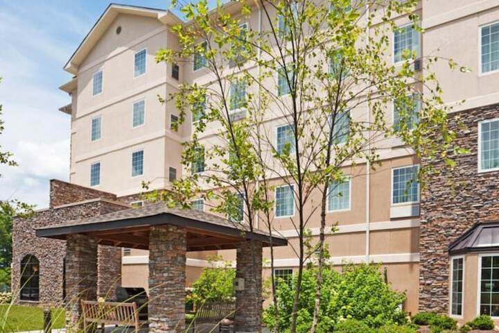 Staybridge Suites Oak Ridge by IHG