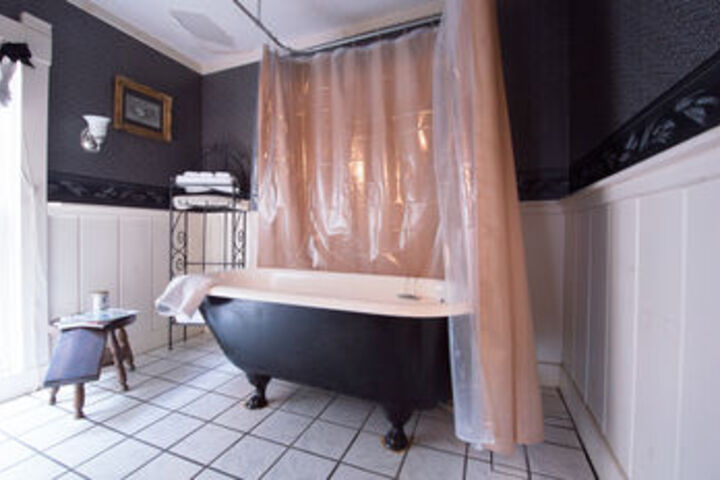 Munzesheimer Manor Bed & Breakfast