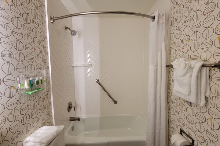 Room 25 of 42