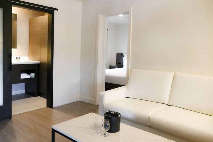 Room 9 of 32