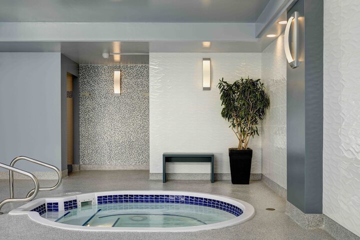 Chateau Victoria Hotel and Suites