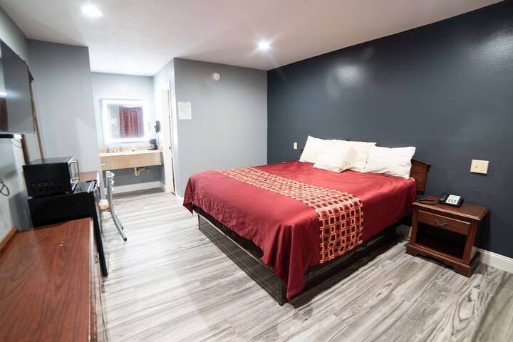 Room 16 of 32