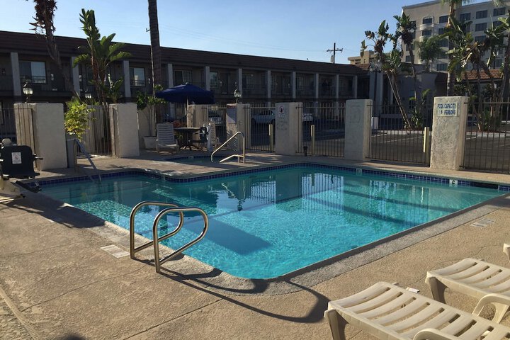 Pool 14 of 52