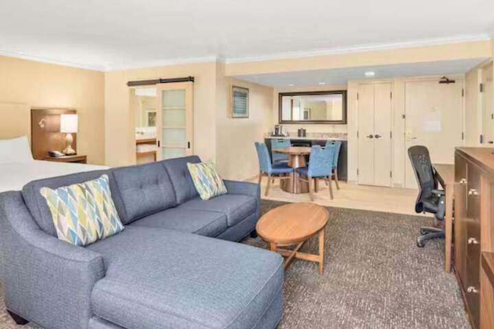 Doubletree by Hilton Fort Myers at Bell Tower Shops