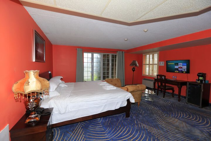 Room 33 of 40