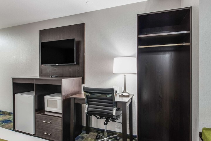 Room 18 of 45