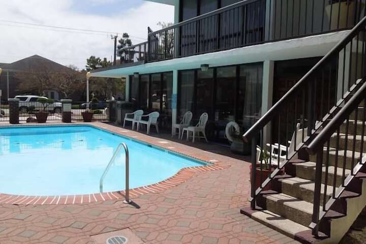 Pool 6 of 35
