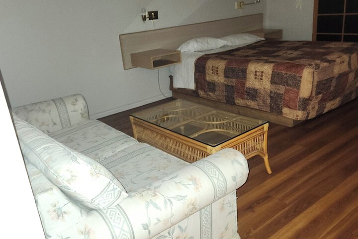 Room 40 of 65