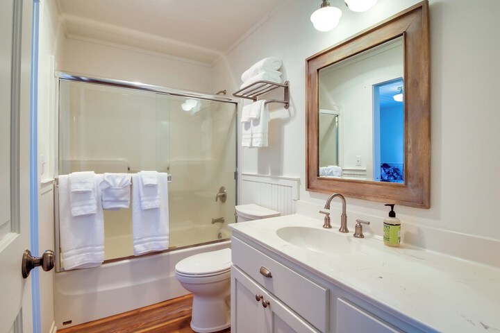 Scenic Bandon Vacation Rental w / Beach Access!