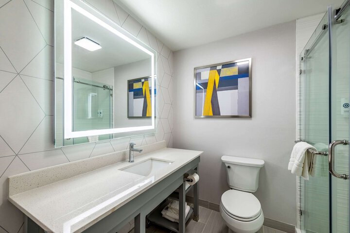 Room 6 of 14
