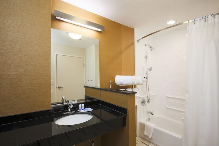 Room 21 of 35