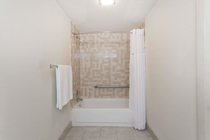 Room 16 of 24