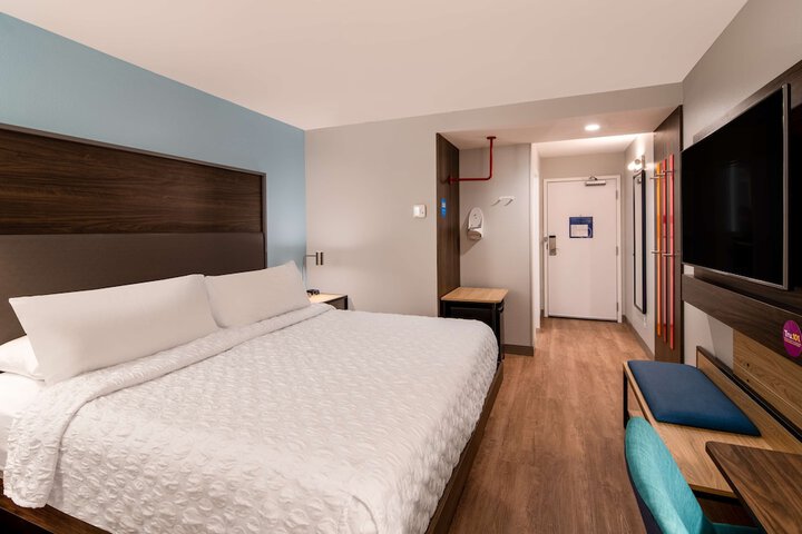 Room 16 of 40