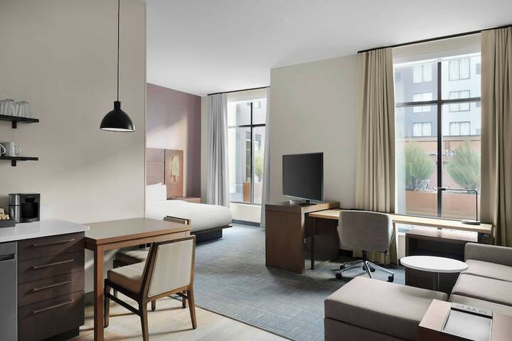 Room 25 of 37