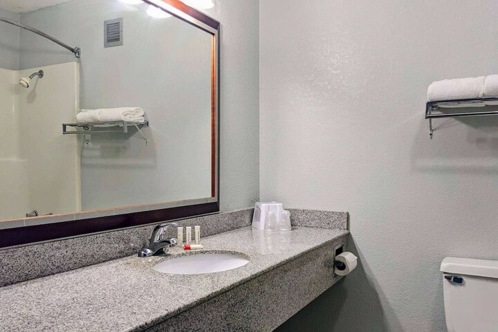 Baymont by Wyndham Hannibal