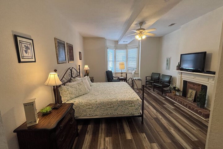 Hermann Crown Suites