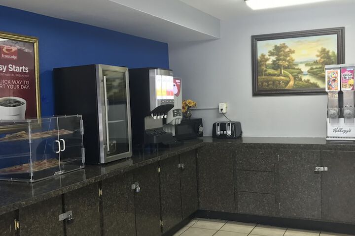Lounge 63 of 69