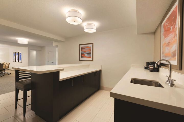 Embassy Suites by Hilton Milwaukee Brookfield