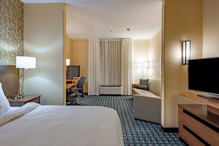 Room 17 of 27