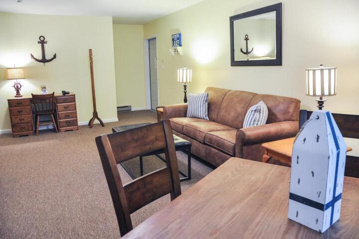 East Shore Lodging