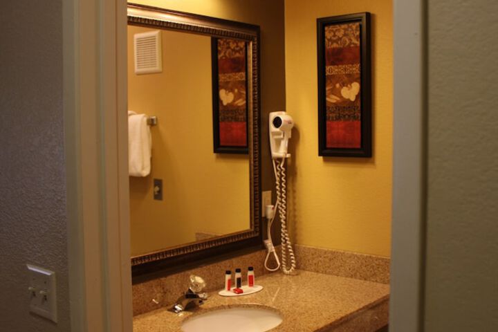 Room 27 of 44