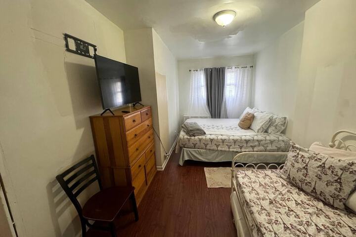 Huge 3 Bedrooms Apt 15 Minutes to NY City